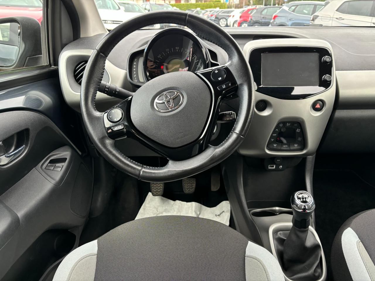 Toyota Aygo  1.0 VVT-i 69 CV 5 porte x-play TSS NEOPATENTATI