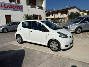 Toyota Aygo  1.0 12V VVT-i 5 porte Now Connect NEOPATENTATI