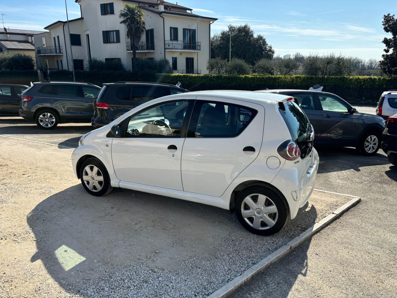 Toyota Aygo  1.0 12V VVT-i 5 porte Now Connect NEOPATENTATI