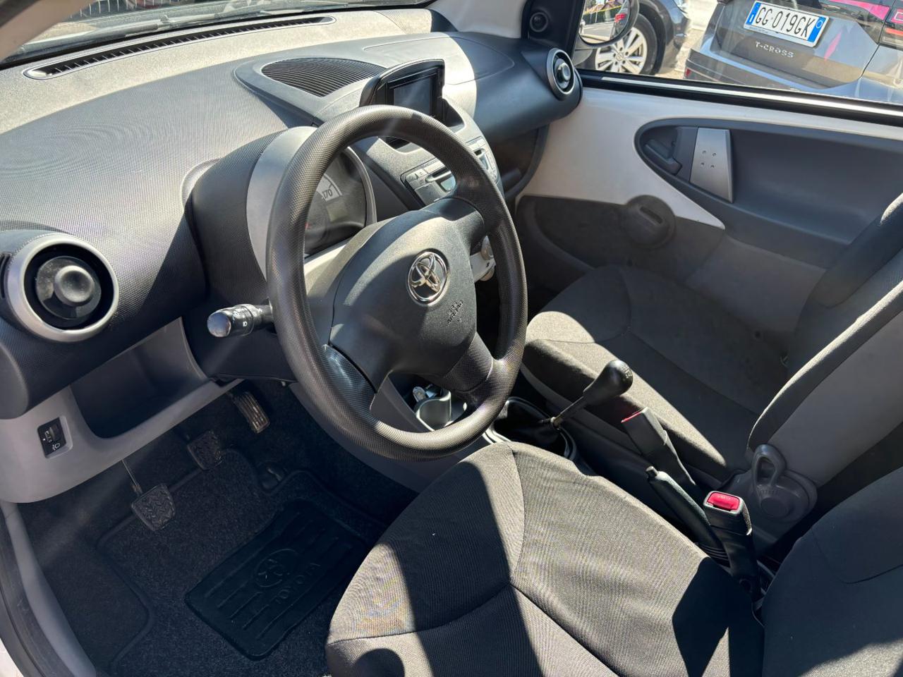 Toyota Aygo  1.0 12V VVT-i 5 porte Now Connect NEOPATENTATI