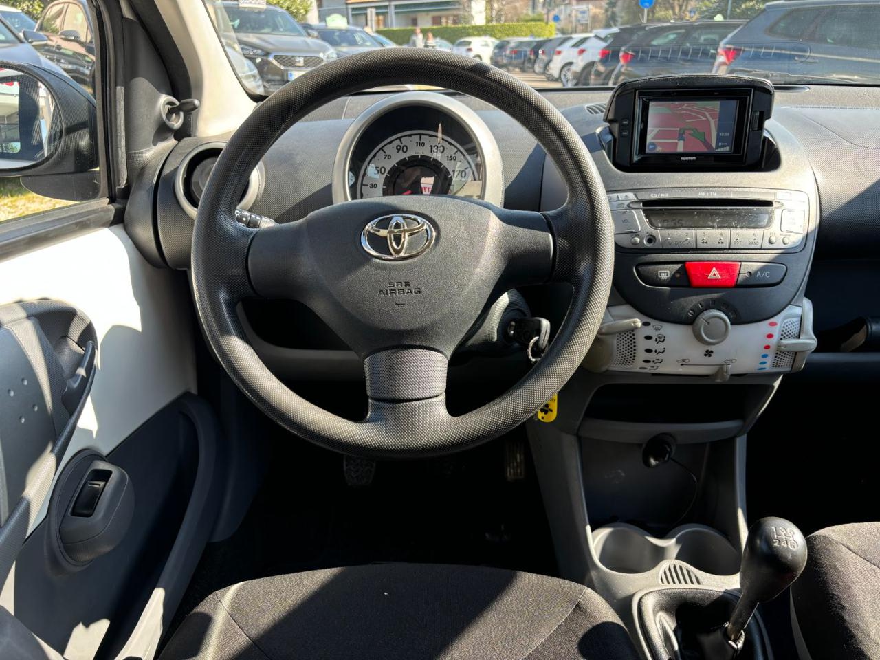 Toyota Aygo  1.0 12V VVT-i 5 porte Now Connect NEOPATENTATI