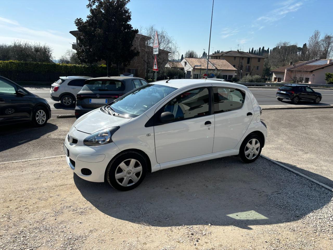 Toyota Aygo  1.0 12V VVT-i 5 porte Now Connect NEOPATENTATI