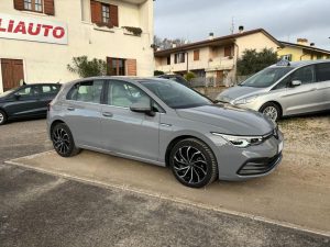 Volkswagen Golf  2.0 TDI DSG SCR Style NEOPATENTATI